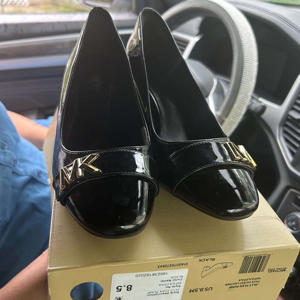 *Michael Kors Women's 8.5 Jilly Flex Pump Heels Signature Logo Black Patent New
